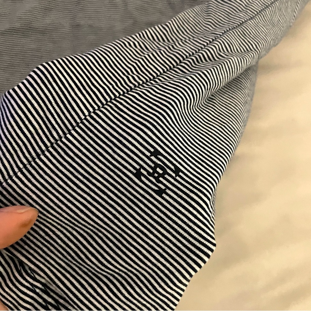 Lululemon 5 Year Basic V Updated Fit - image 6